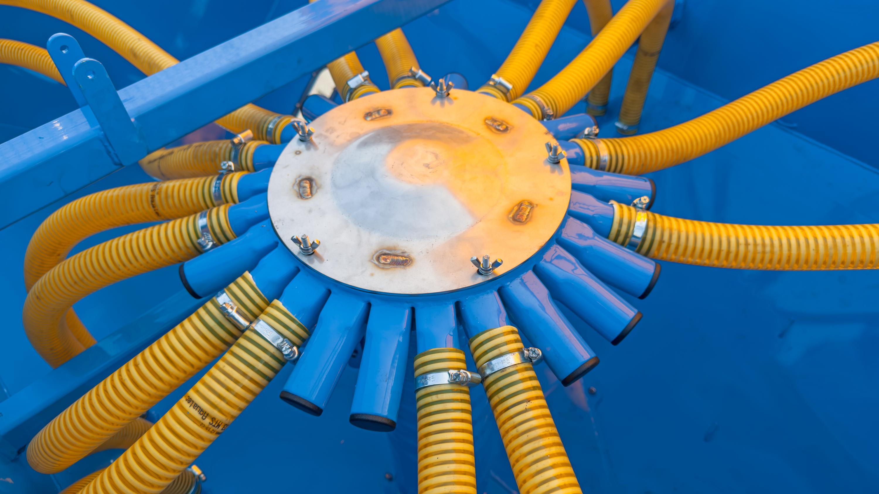 Hloubkový kypřič s aplikací hnojiva Digger Fert+